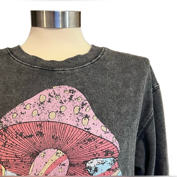 Forever 21 Psychedelic heather grey pink mushroom sweatshirt women’s size Small - Picture 4 of 8